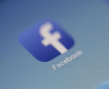 Κλείνει λογαριασμούς στα social media η Κίνα