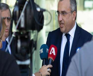 Μάσκες στα δημοτικά, προθεσμία στους ανεμβολίαστους -Αναστολή μαζικών εκδηλώσεων