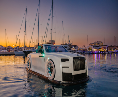 Η απόλυτη ρομαντική εμπειρία: Βόλτα με Rolls-Royce yacht στη Μαρίνα Λεμεσού