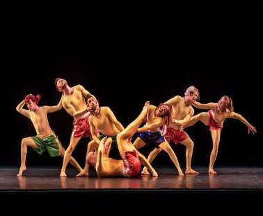 Pilobolus: Μια συναρπαστική εξερεύνηση του ανθρώπινου σώματος στη σκηνή