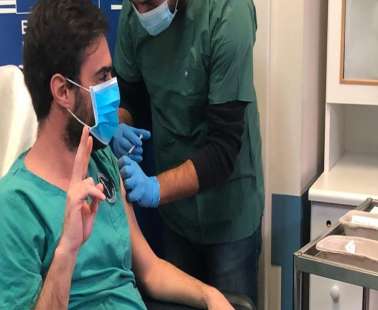 Εμβολιάστηκε ο Δρ. Κυπρής