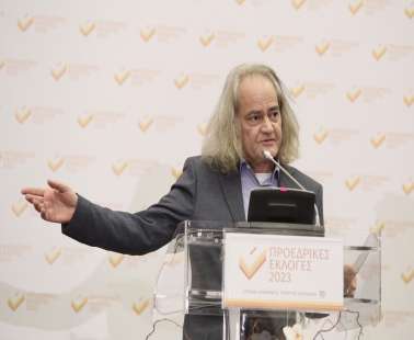 55 βρεφικές πιπίλες παραδόθηκαν στην βουλή από τον Α. Ζερβίδη