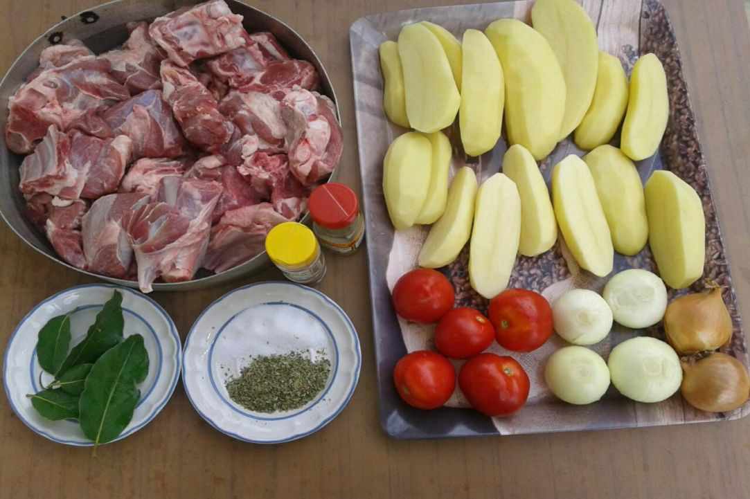 “PSITO” – Roasted meat & potatoes in clay pot gallery image 1
