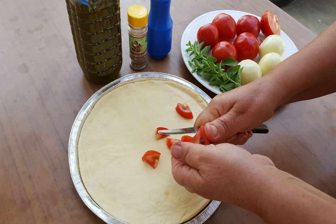 Open pie with tomatoes and onions gallery image 2