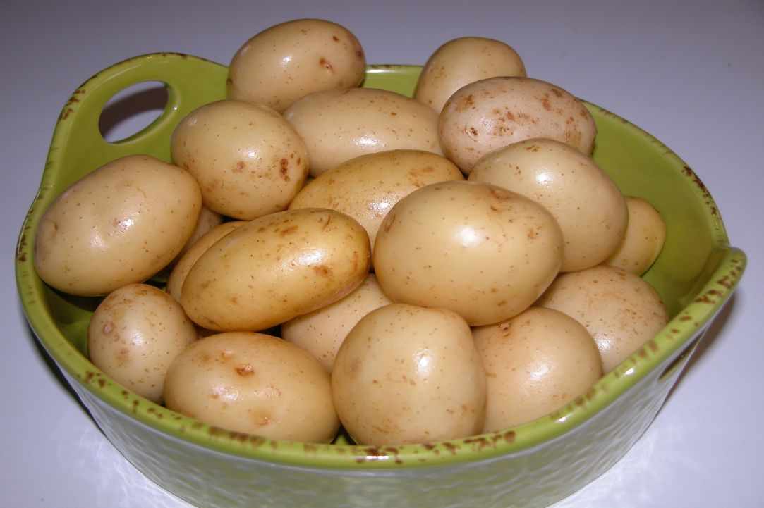 Patates Antinaktes (Baby potatoes cooked in red wine) gallery image 3