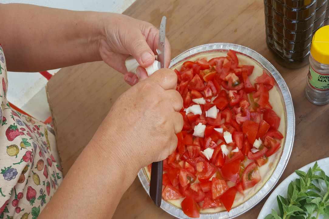 Open pie with tomatoes and onions gallery image 4