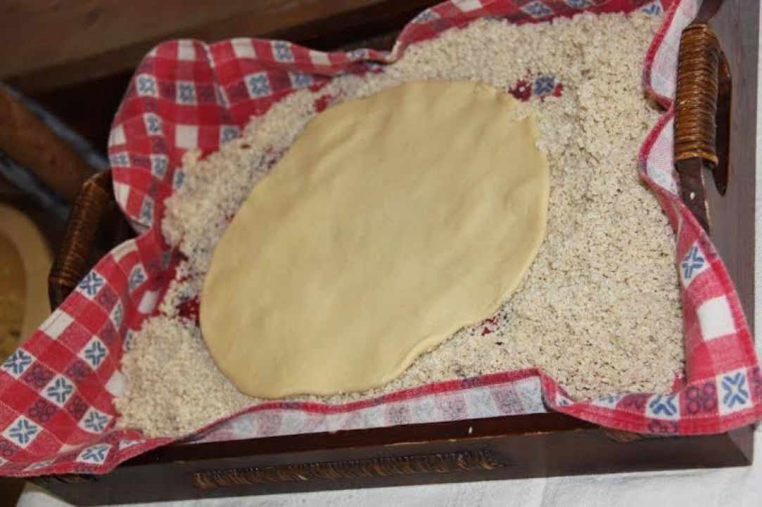 "Flaouna" - Easter bread