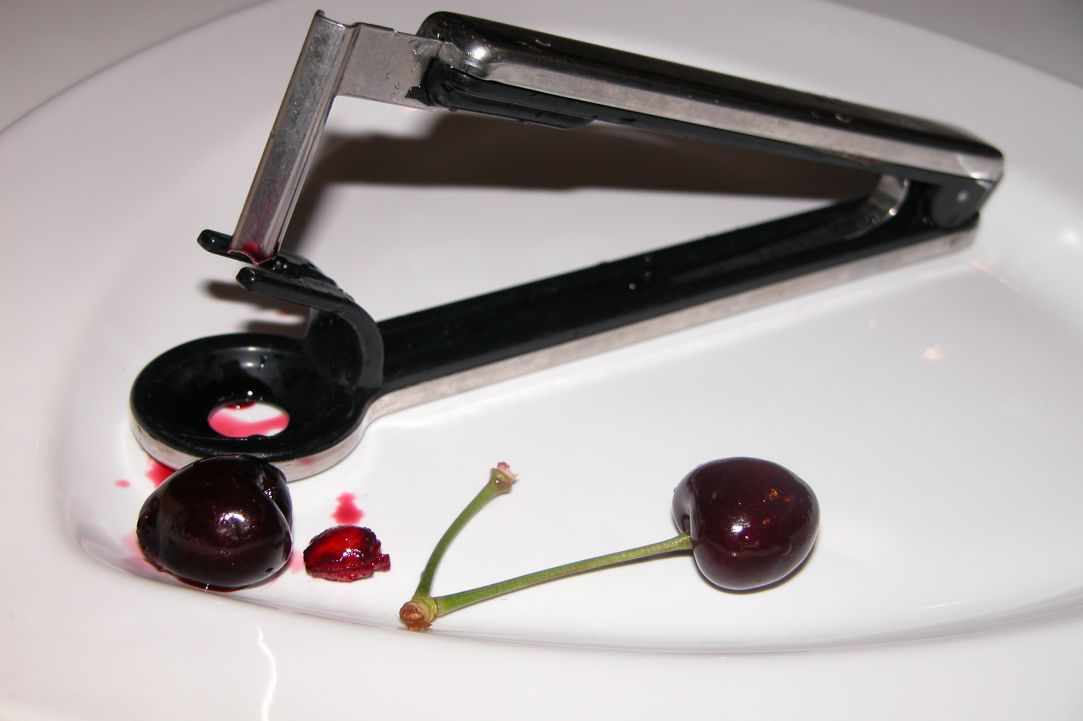 Kerasi gliko tou koutaliou(Cherry preserve)