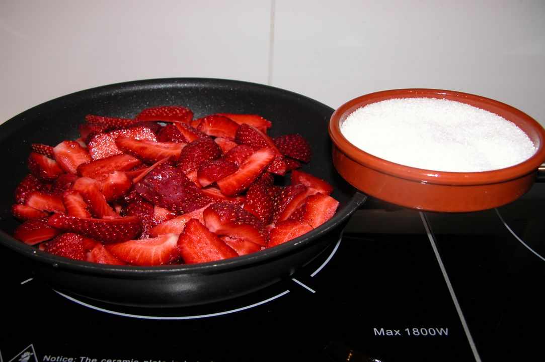 Marmellada Fraoula (Fresh Homemade Strawberry jam) gallery image 5