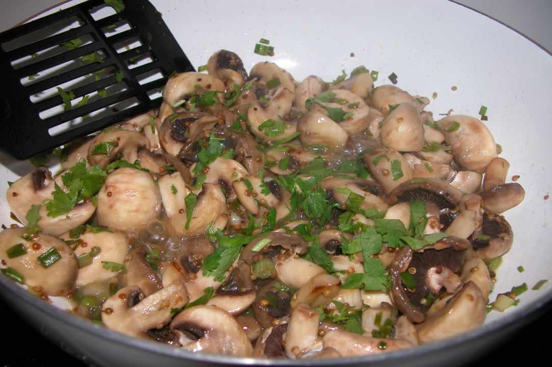 Mushrooms cooked in wine and coriander gallery image 5