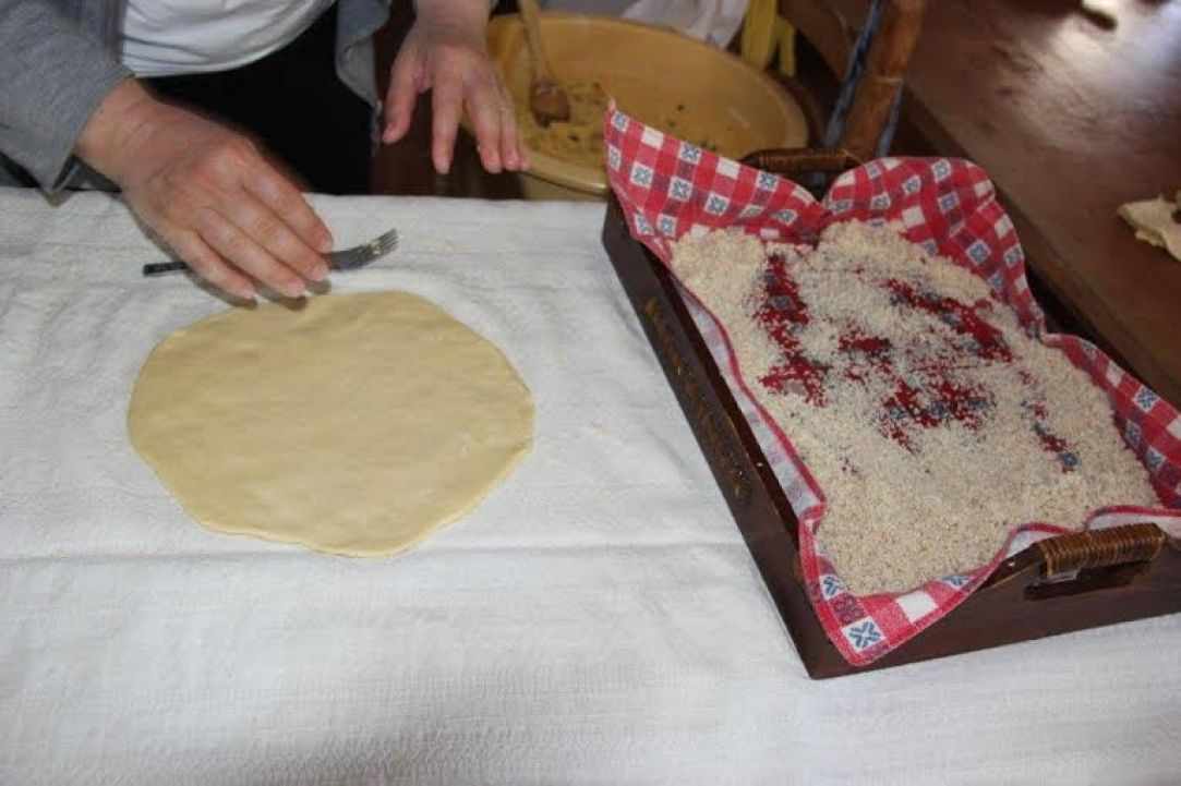 "Flaouna" - Easter bread