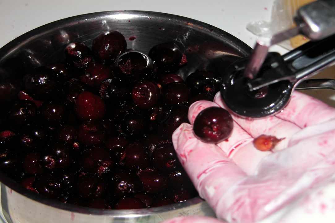 Kerasi gliko tou koutaliou(Cherry preserve)