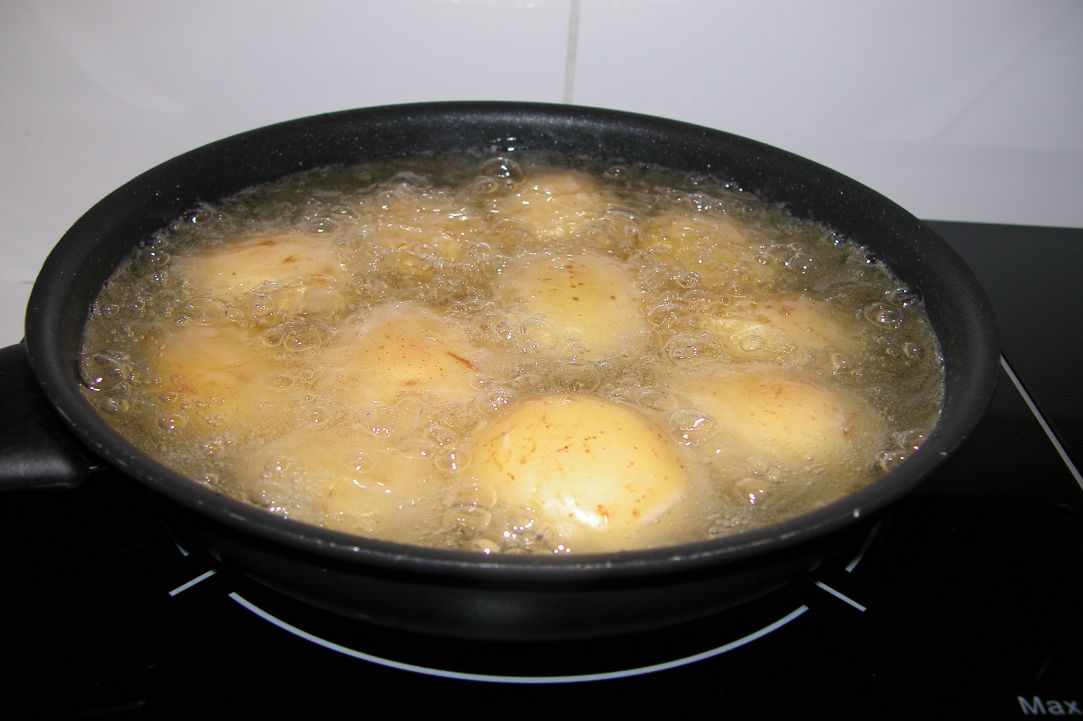Patates Antinaktes (Baby potatoes cooked in red wine)