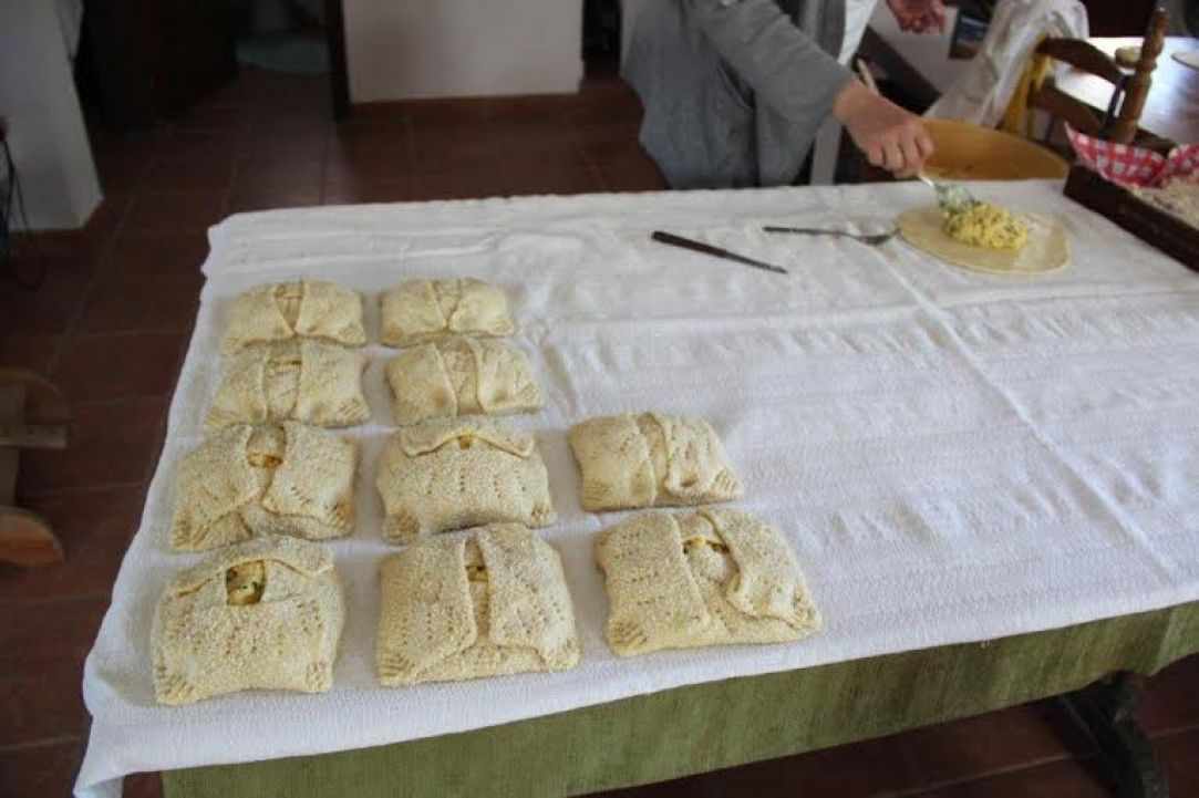 "Flaouna" - Easter bread