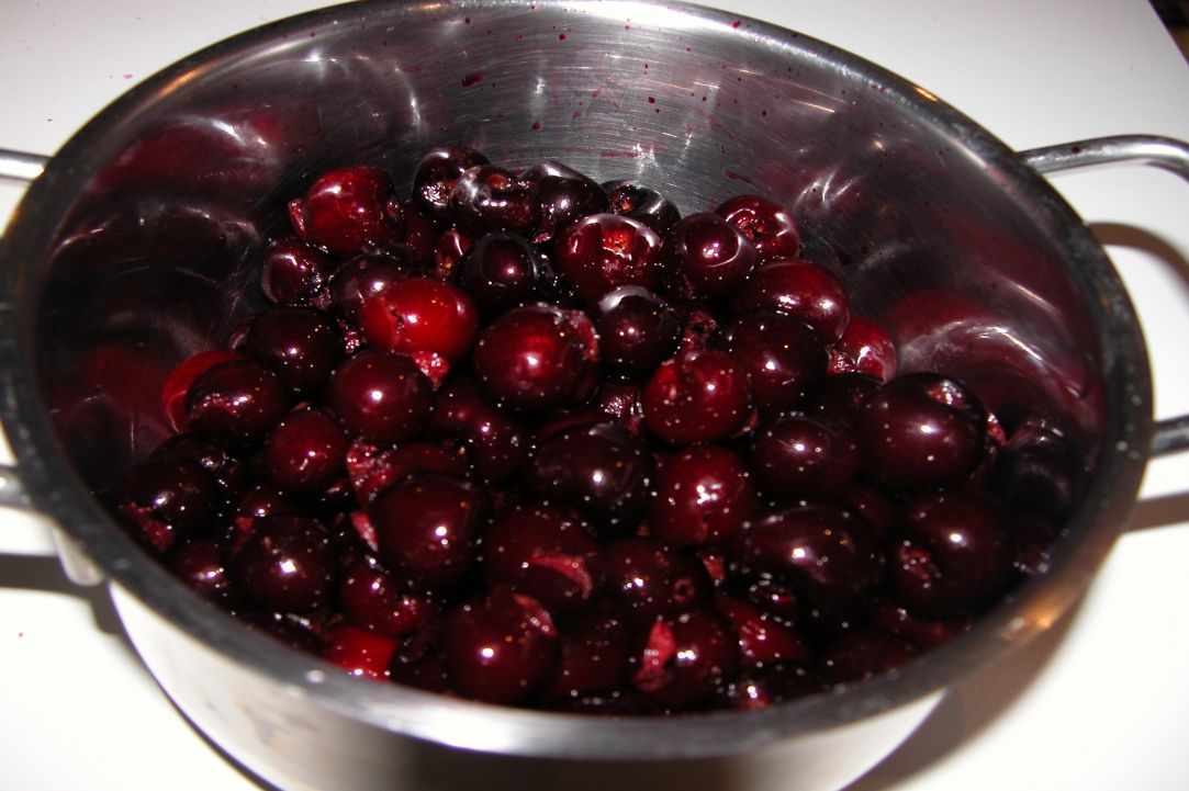 Kerasi gliko tou koutaliou(Cherry preserve)