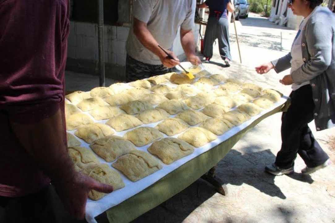 "Flaouna" - Easter bread