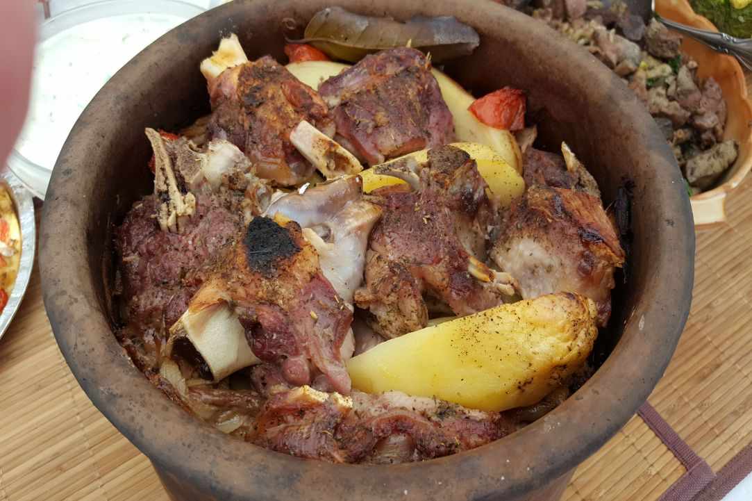 “PSITO” – Roasted meat & potatoes in clay pot