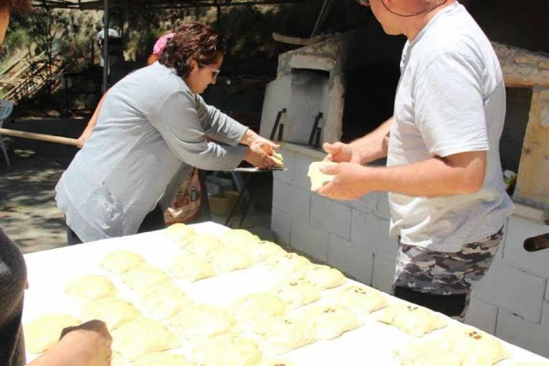"Flaouna" - Easter bread