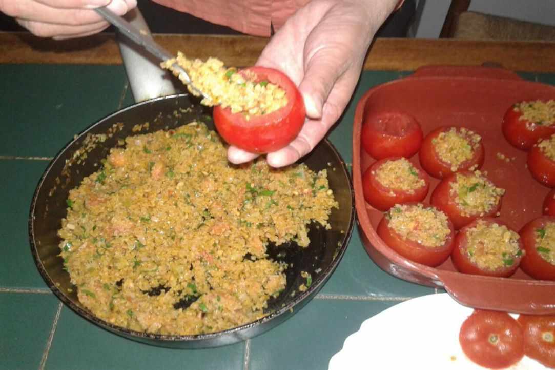 Stuffed tomatoes with pourgouri