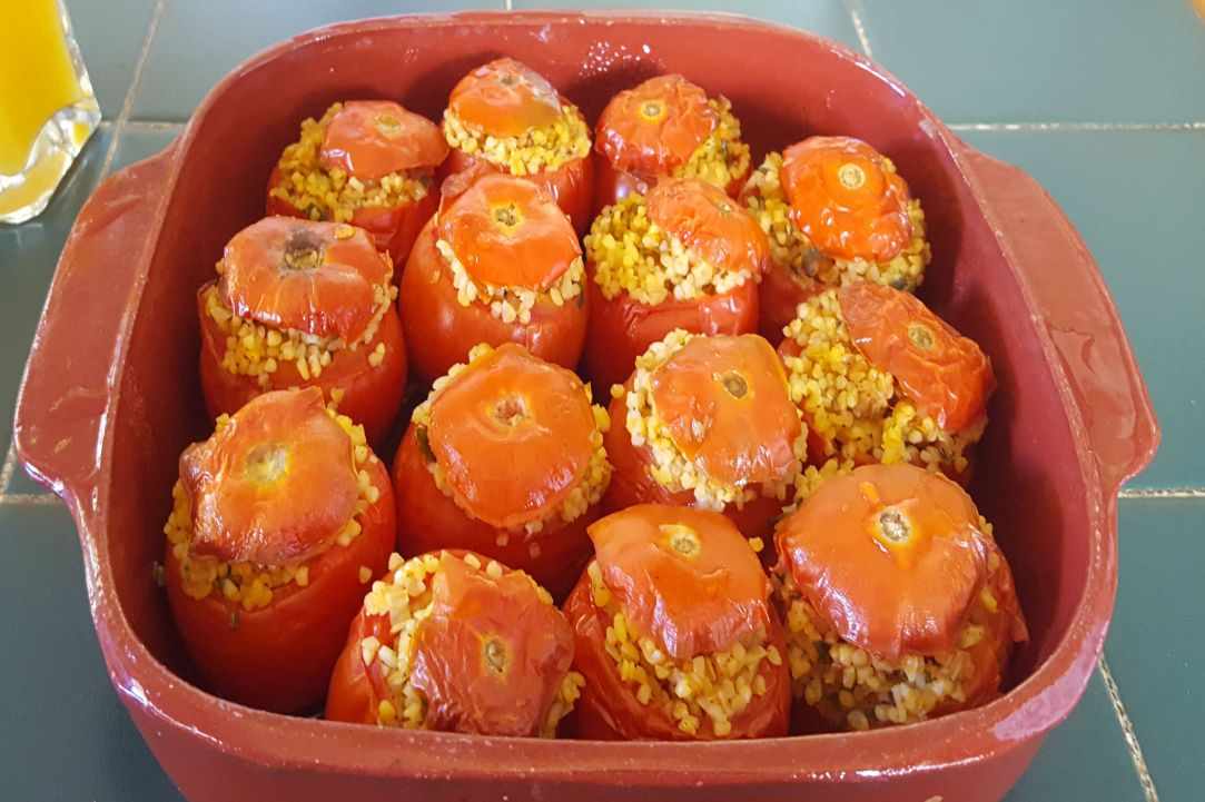 Stuffed tomatoes with pourgouri