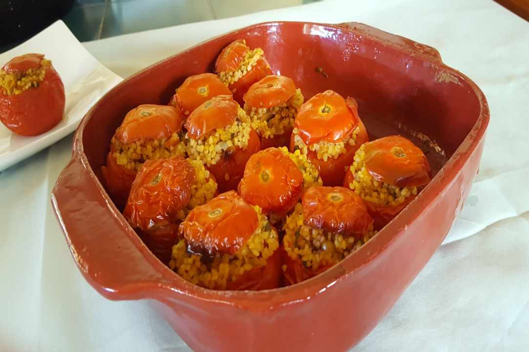 Stuffed tomatoes with pourgouri