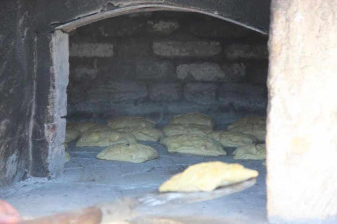 "Flaouna" - Easter bread