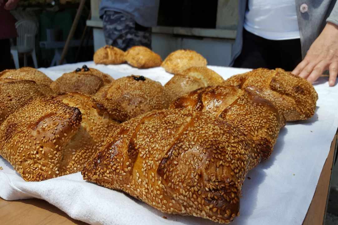 "Flaouna" - Easter bread