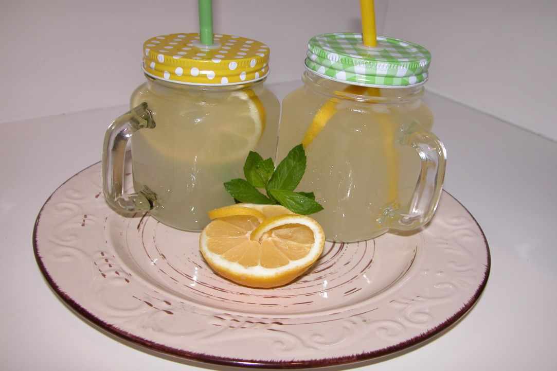 Lemonada (Fresh Homemade Lemonade)