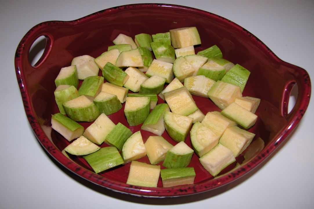 Louvi me kolokithia(Black eye beans/peas with palkapa zucchini)
