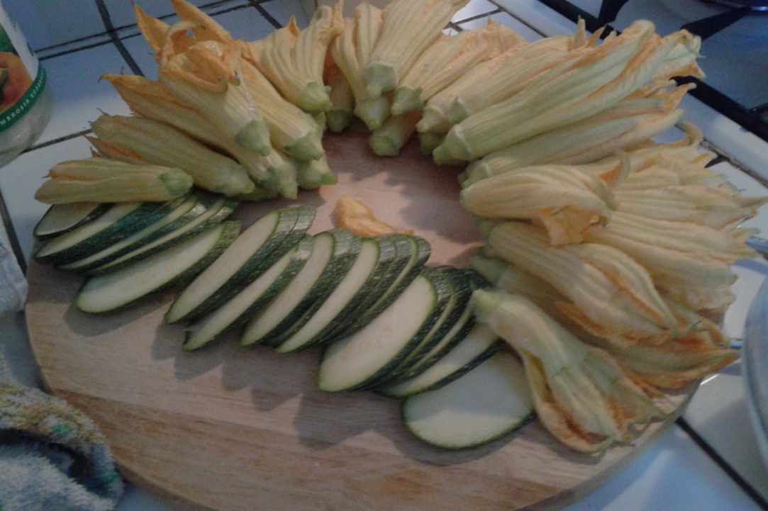 Crispy fried zucchini blossoms recipe gallery image 2