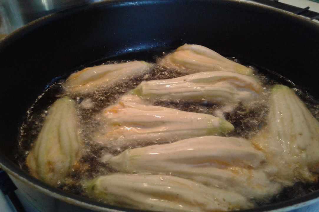 Crispy fried zucchini blossoms recipe
