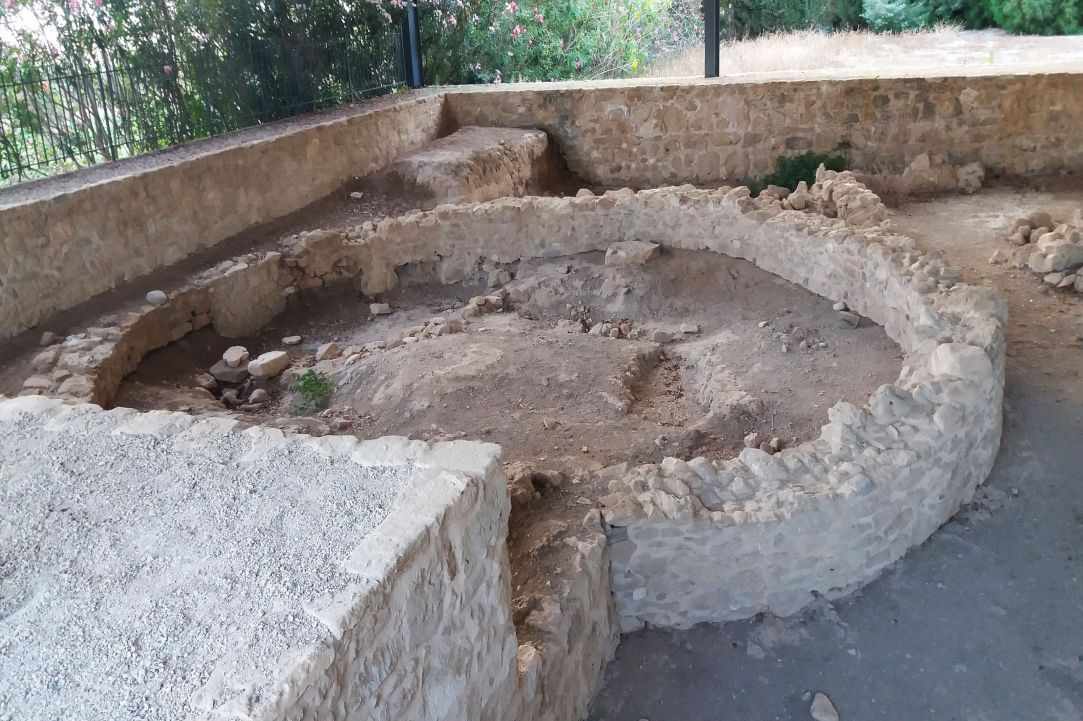 Pithos House