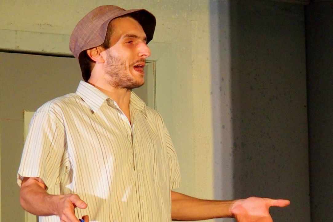  "Egia Kotsini pou pais ..."