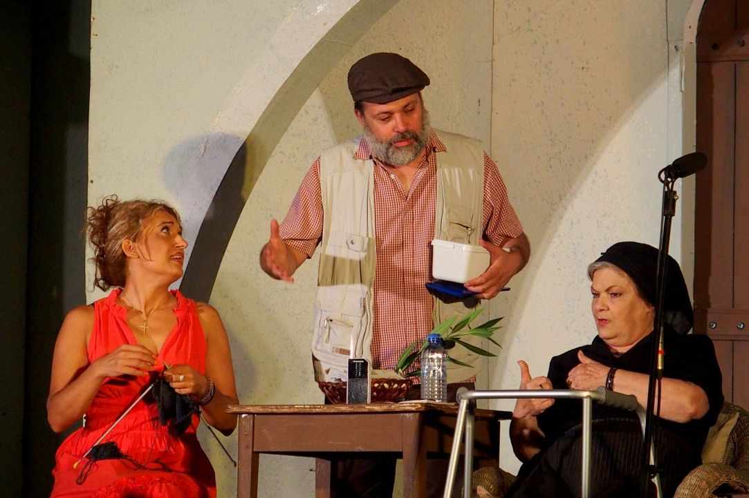  "Egia Kotsini pou pais ..."
