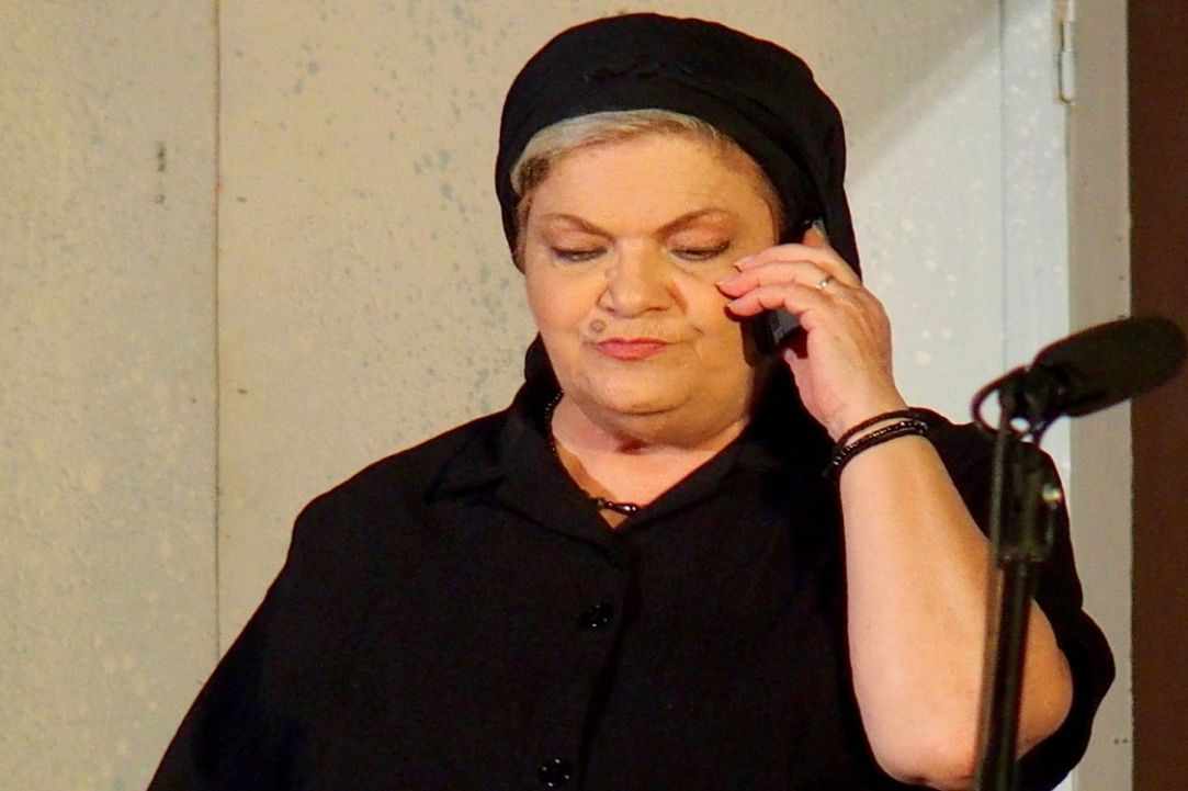 "Egia Kotsini pou pais ..."