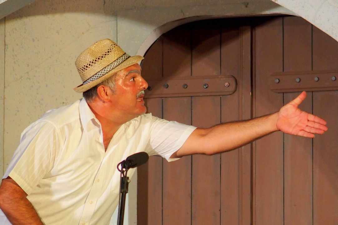  "Egia Kotsini pou pais ..."