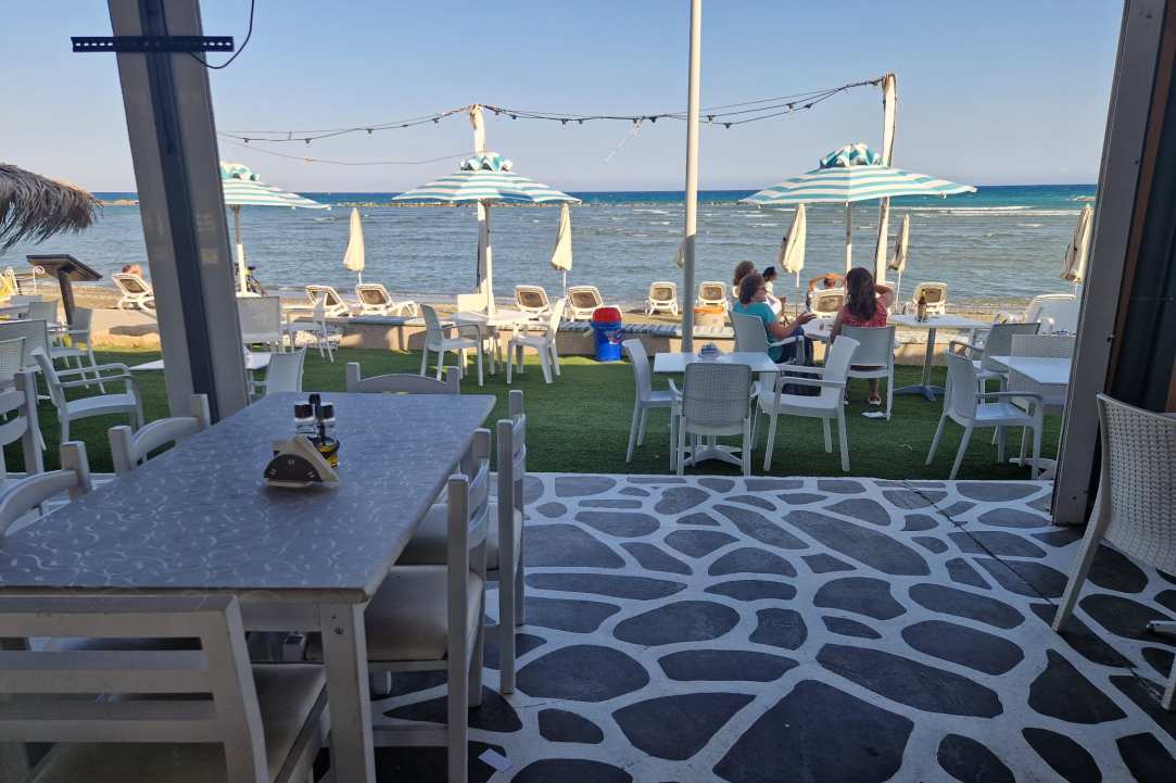 Holiday vibes in a hidden seaside paradise