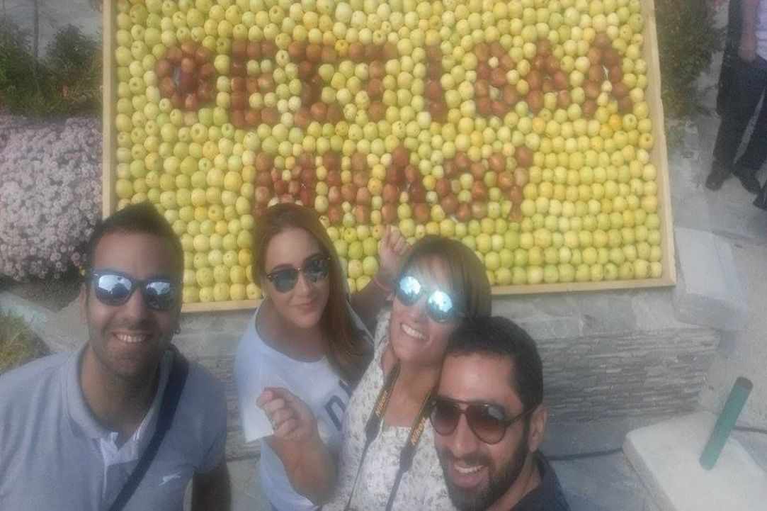 Let's go to the Apple Festival