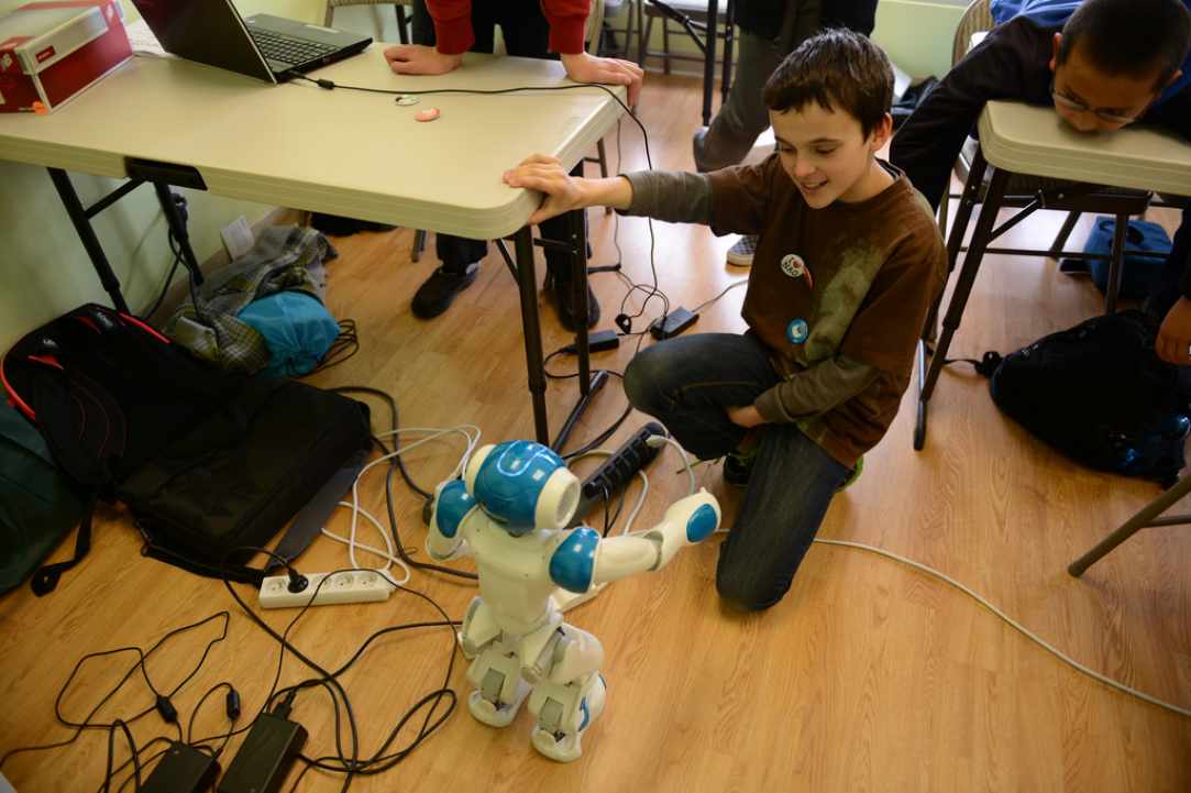 A series of multidisciplinary workshops for children aiming at developing knowledge and experience!