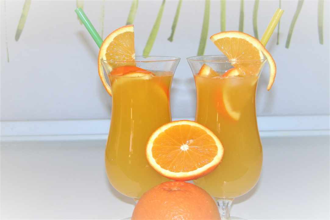 Portokalada (Fresh Homemade Orangeade) 