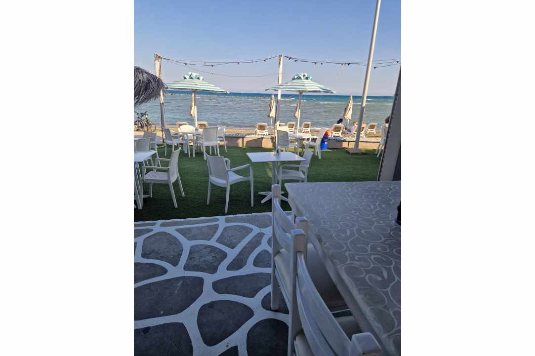 Holiday vibes in a hidden seaside paradise