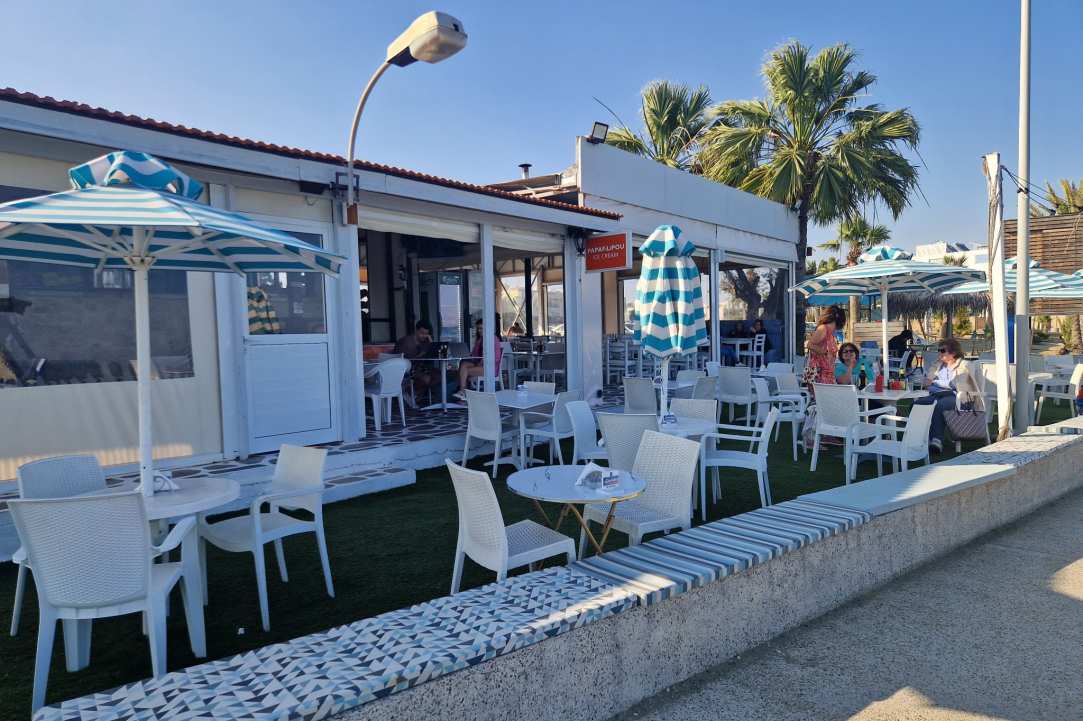 Holiday vibes in a hidden seaside paradise