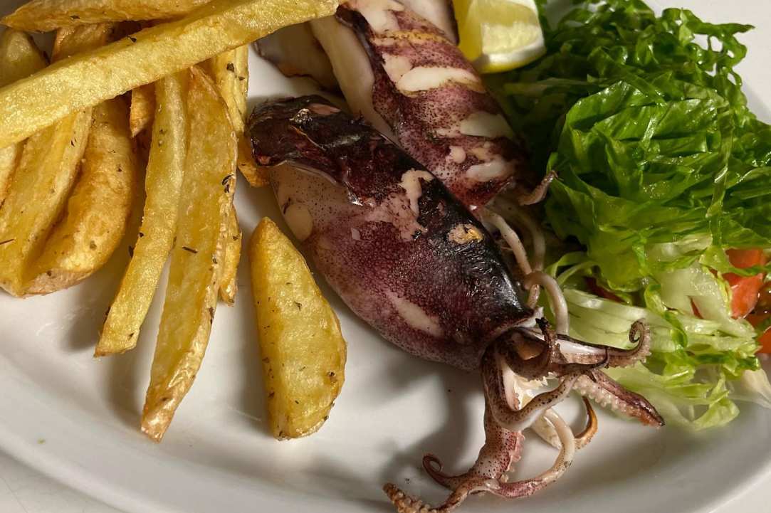 Stenó Mezedopoleío – Ouzerí: Ultimate Taste Escape!