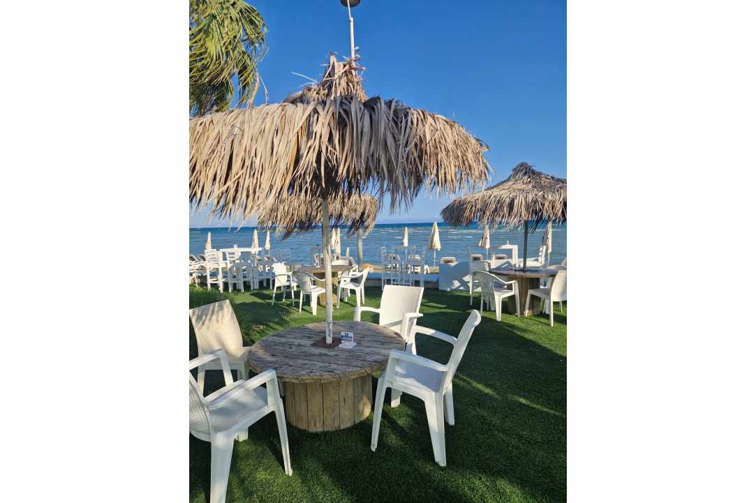 Holiday vibes in a hidden seaside paradise