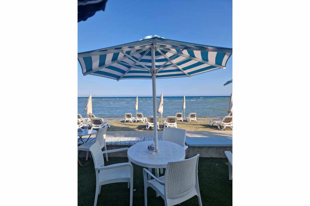 Holiday vibes in a hidden seaside paradise