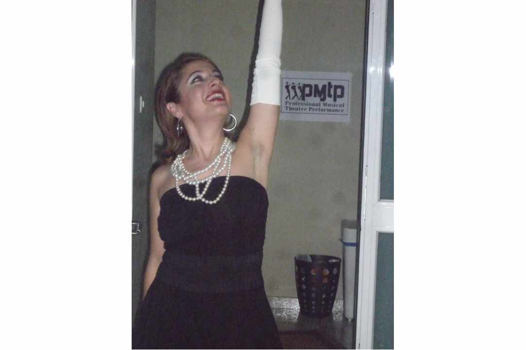Χαρά Σκουλαρίκου μια Γυναίκα πρότυπο...Μάνα - Τραγουδίστρια - Σύζυγος - Συμβολαιογράφος