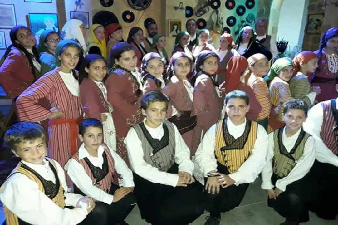 Χορευτικό Συγκρότημα έχει πληγεί...