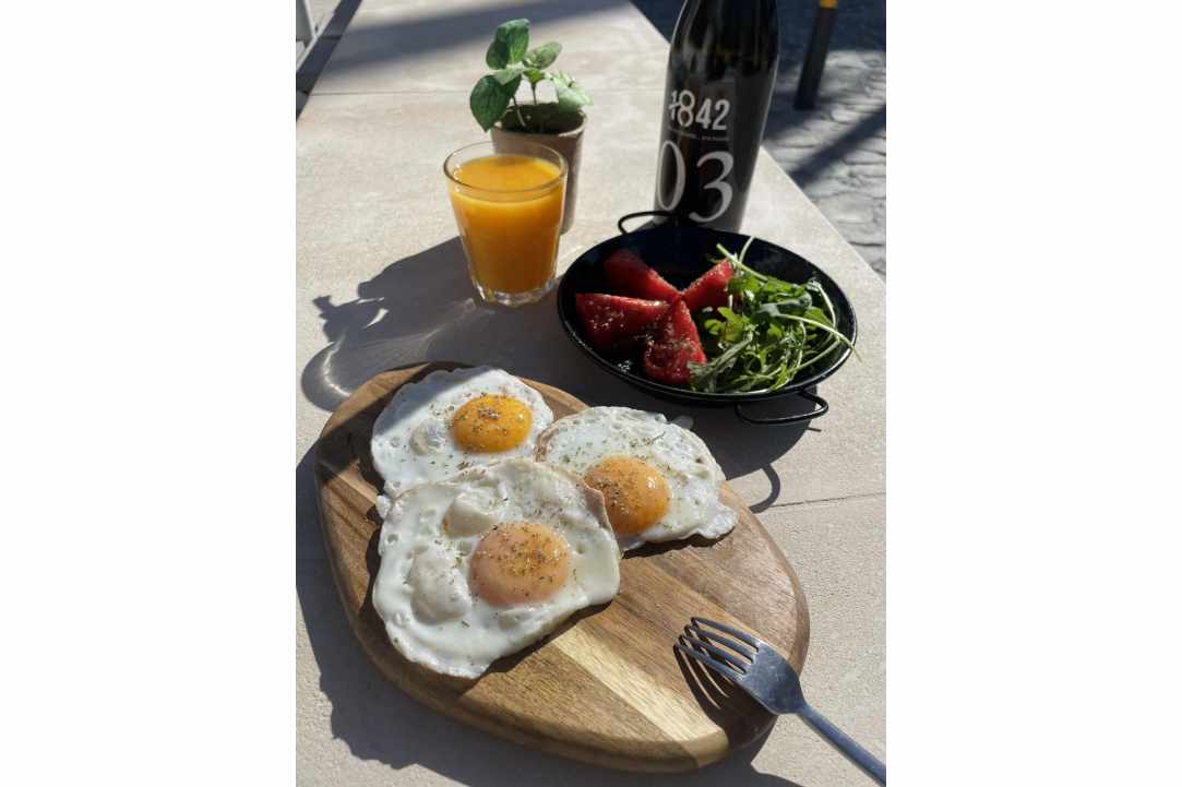 From the “Tzisisve” to the Freddo and to the most authentic brunch we’ve ever had