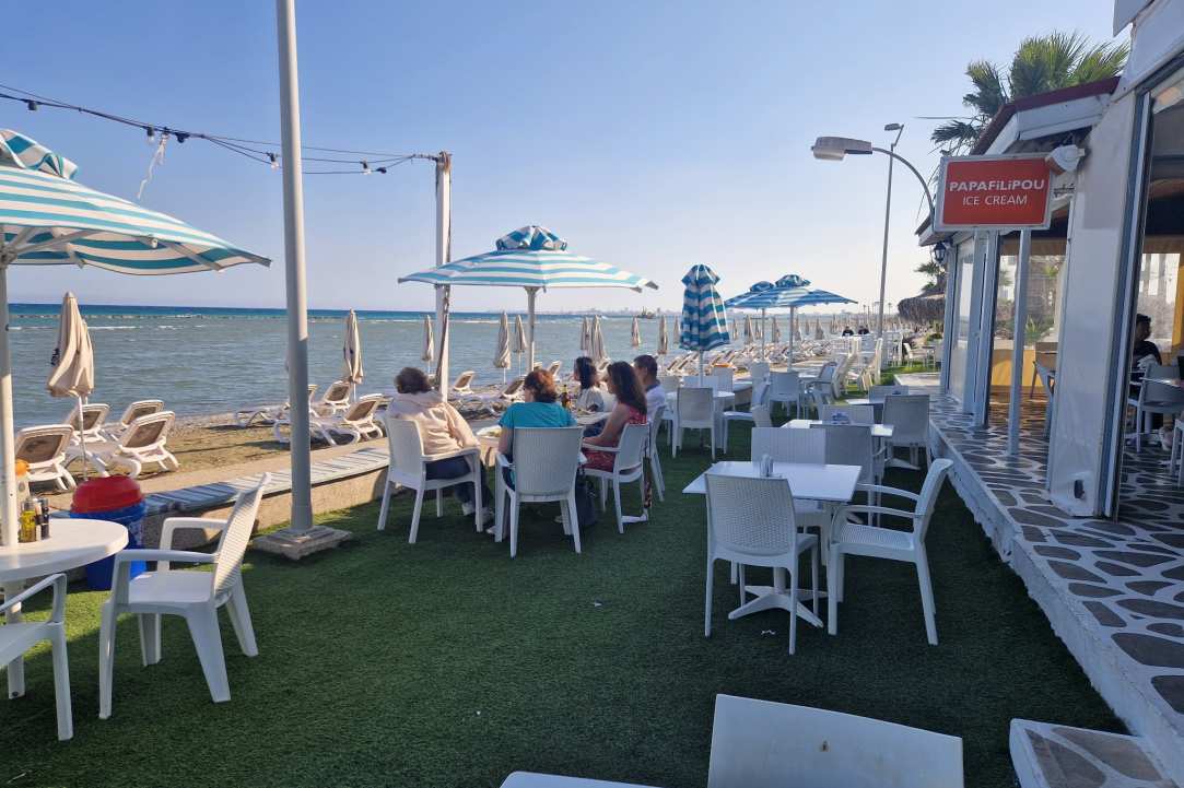 Holiday vibes in a hidden seaside paradise