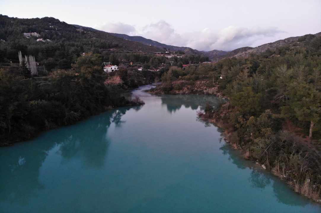 Υπερχείλισε ο υδατοφράκτης της Τριμίκλινης -  Σαϊττά (ΒΙΝΤΕΟ)
